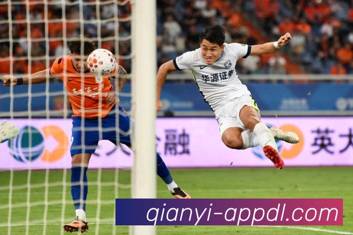 前锋因扎吉足球生涯高光与竞技价值解析 前锋因扎吉足球生涯高光与竞技价值解析
