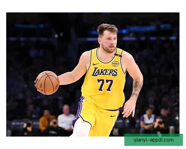 湖人迎战联盟第一詹姆斯严肃东契奇大笑保罗辟谣支持老詹