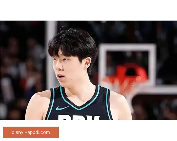 杨瀚森6分4篮板遭恶意抱摔裁判判罚引球迷狂嘘